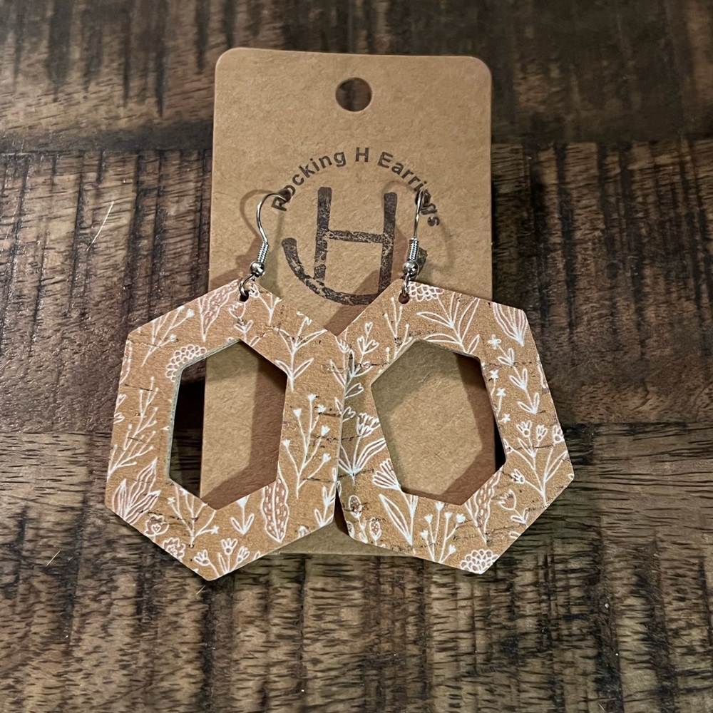 New beige flower cork earrings